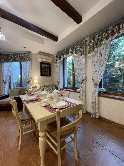 Будинок в класичному стилі. Для Родини в затишному місці біля моря.