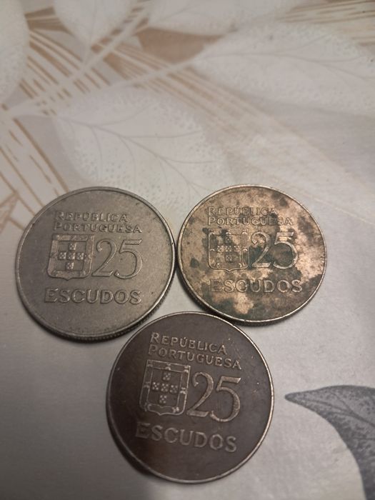 Moedas antigas bom estado