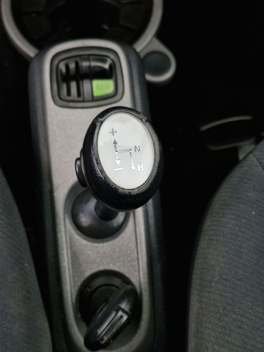 Smart Fortwo 2010, Smart gasolina, carro urbano, económico, automático