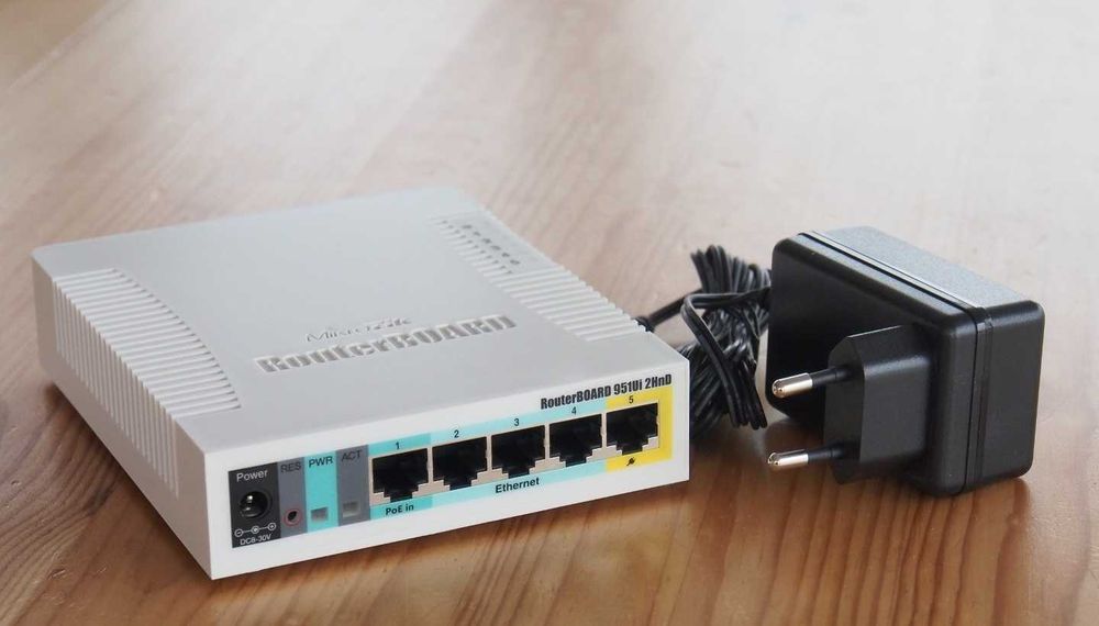 Wi-Fi роутер MikroTik RB951Ui-2HnD