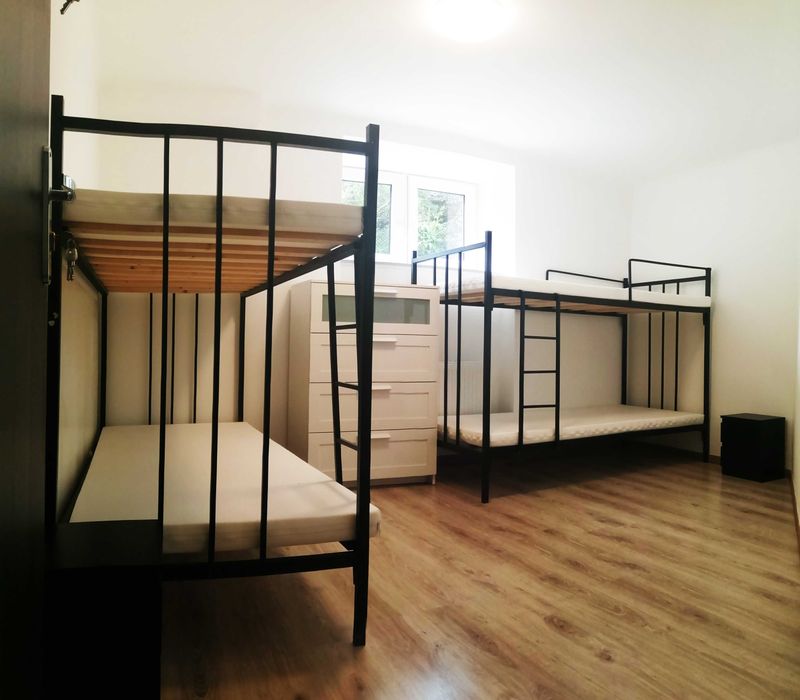 Хостел, комнаты, район WLOCHY (ul. Jantar). 2-3-4 местные. Pokoje hostel
