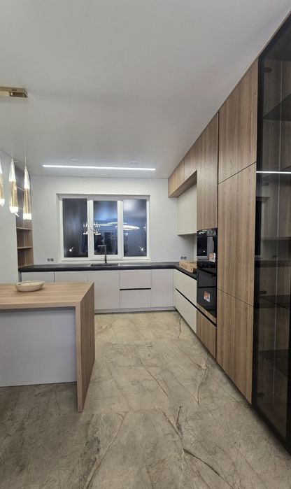 Таунхауз.Перша здача.Новий район.