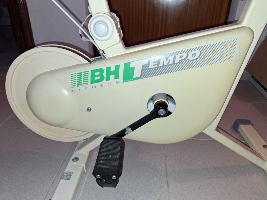 Bicicleta estática BH Fitness - Tempo