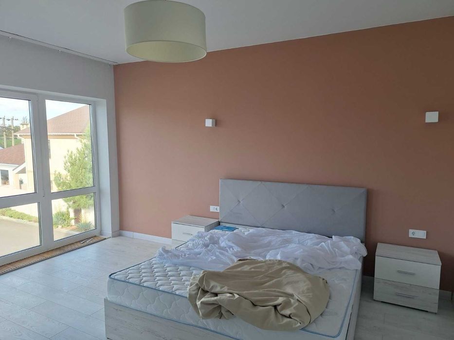 Продам новий з ремонтом будинок в Совиньоні.