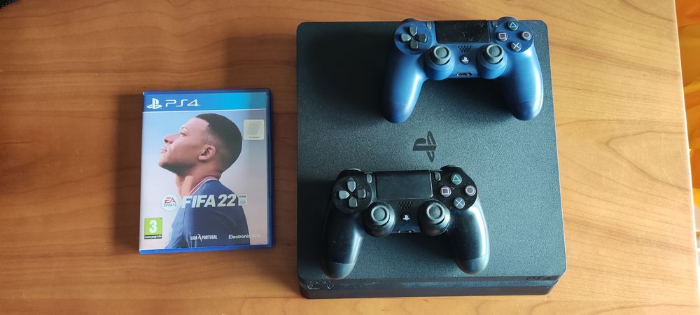 PlayStation 4 + 2 Comandos