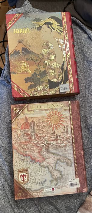 2 Pudelka w formie wielkich ksiąg