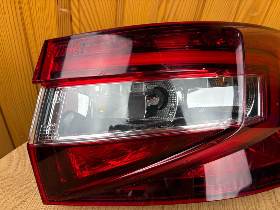 Фонар задній правий Skoda Superb 3 2015-
