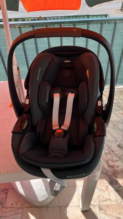 cadeira auto Maxi Cosi para criança como novo