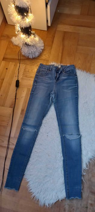 Spodnie z rozdarciami