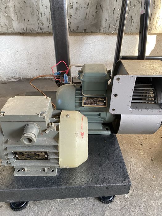 Єлектро витяжка 220 380 вольт