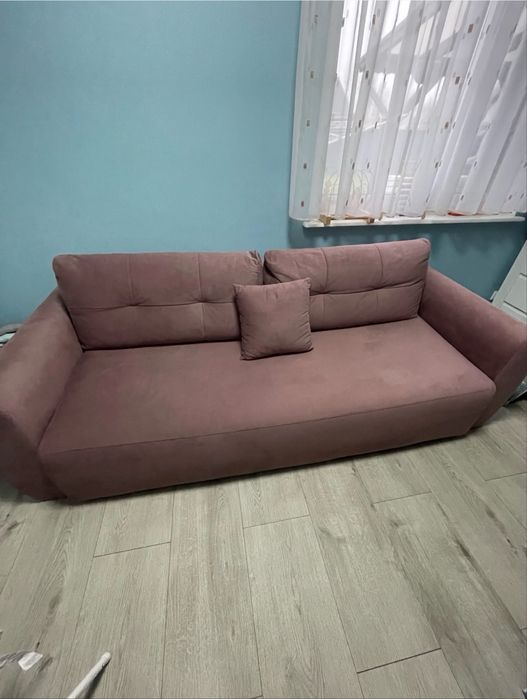 Sofa pudrowy róż