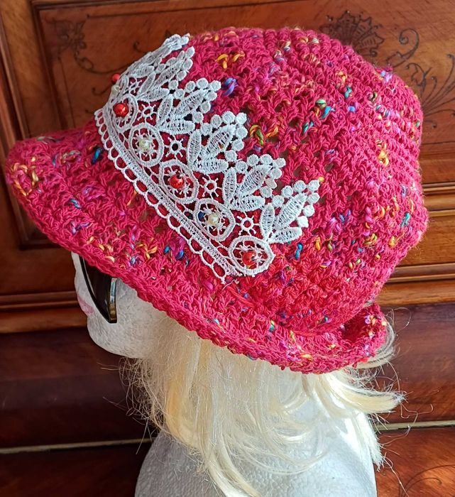 Szydełkowy kapelusik wiosenno-jesienny dla pań