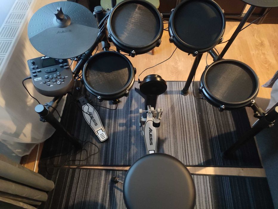 Alesis Nitro Mesh Kit perkusja elektroniczna + stołek i słuchawki