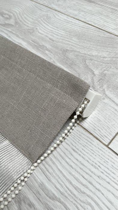 Roleta, markiza okienna, żaluzja beżowo-biała, tkanina 152x124cm