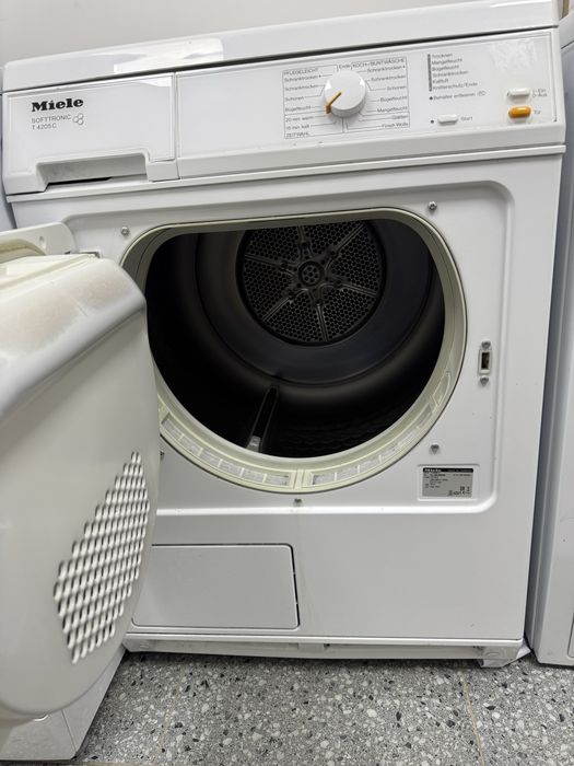 Продам сушильну машину Miele