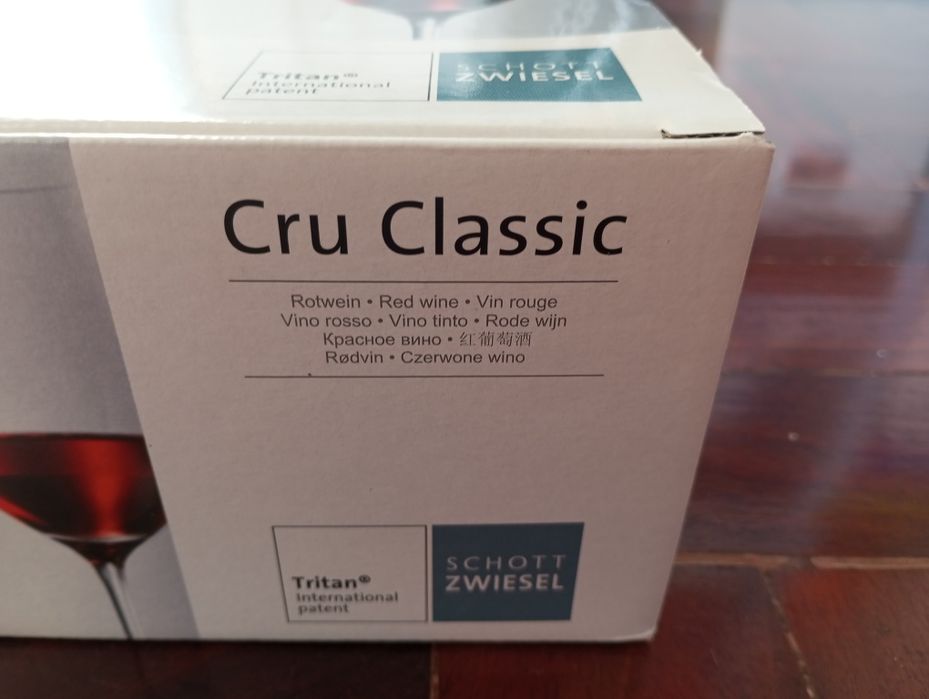 Novos - 4 copos de vinho tinto