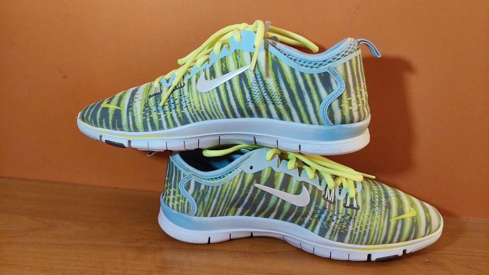 Жіночі фірмові кросівки Nike