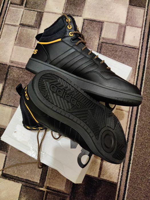 Продам мужские зимние кроссовки Adidas Hoops 3.0 MID WTR.