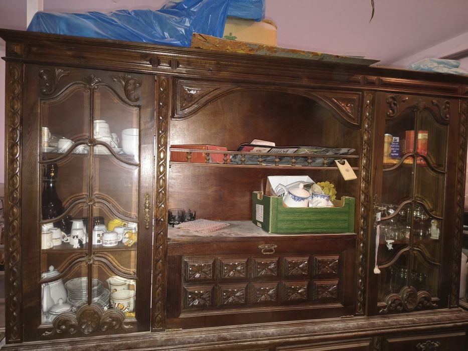 Cristaleira e aparador