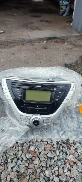 Продам магнитолу з рамкою на Hyundai Elantra md 2012.