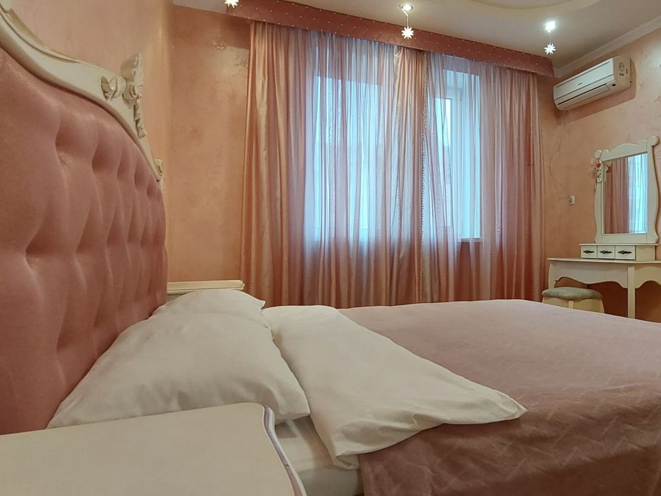 Люкс біля Порт-сіті(погодинно 600, на добу від 1300)