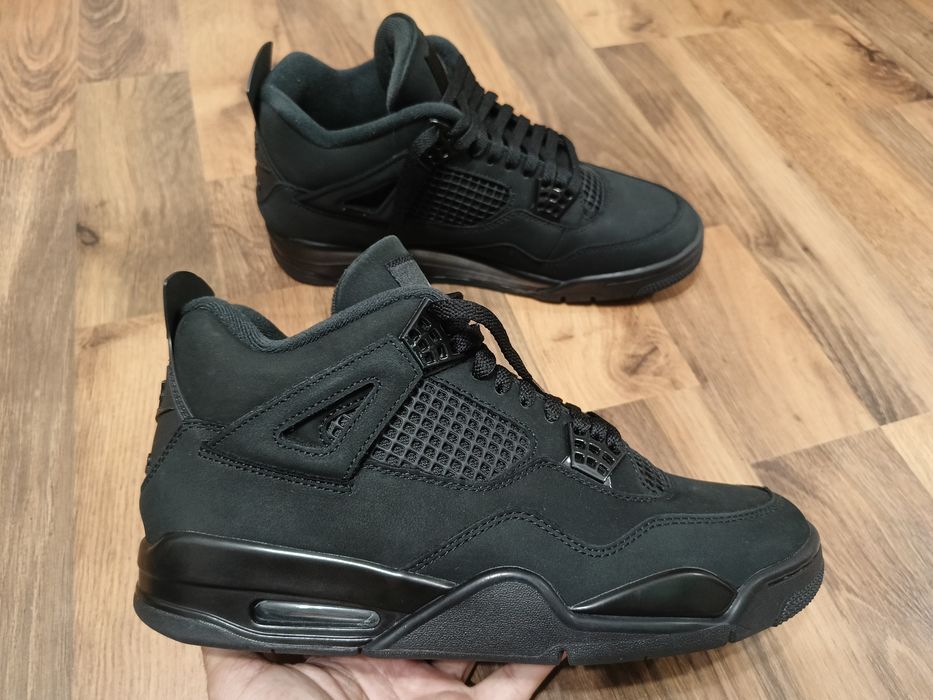 Продам кросівки Air Jordan 4 Retro "Black Cat"