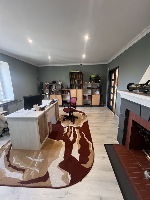 Укопмплектований будинок 260 кв.м з басейном