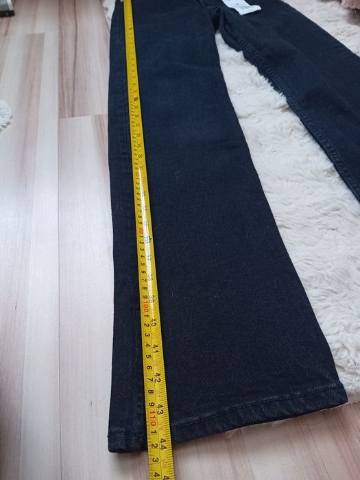 Spodnie czarne rozcięte nogawki Bershka