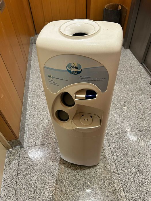 Dispensador Água
