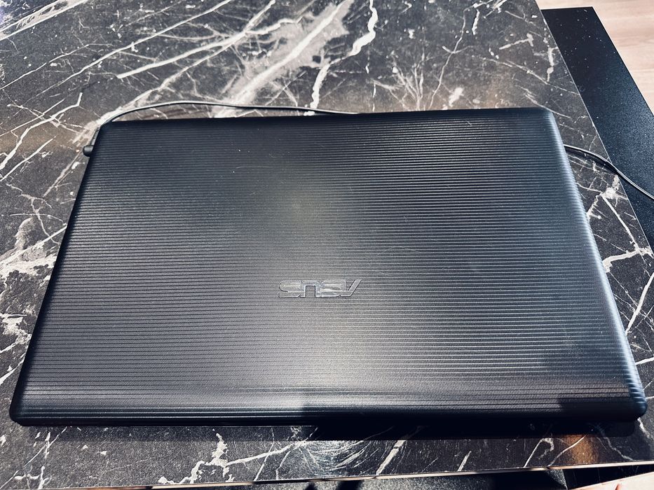 Asus F75A ekran 17 cali jak nowy .