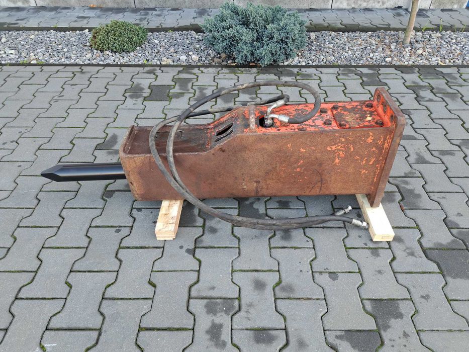 Młot hydrauliczny wyburzeniowy NPK GH2 do minikoparki 3-6 t 240kg