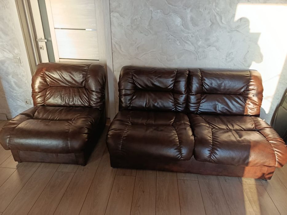 Шкіряний диван і крісло