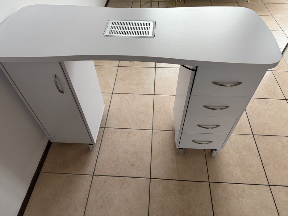 Biurko 2027 białe dwie szafki z pochłaniaczem