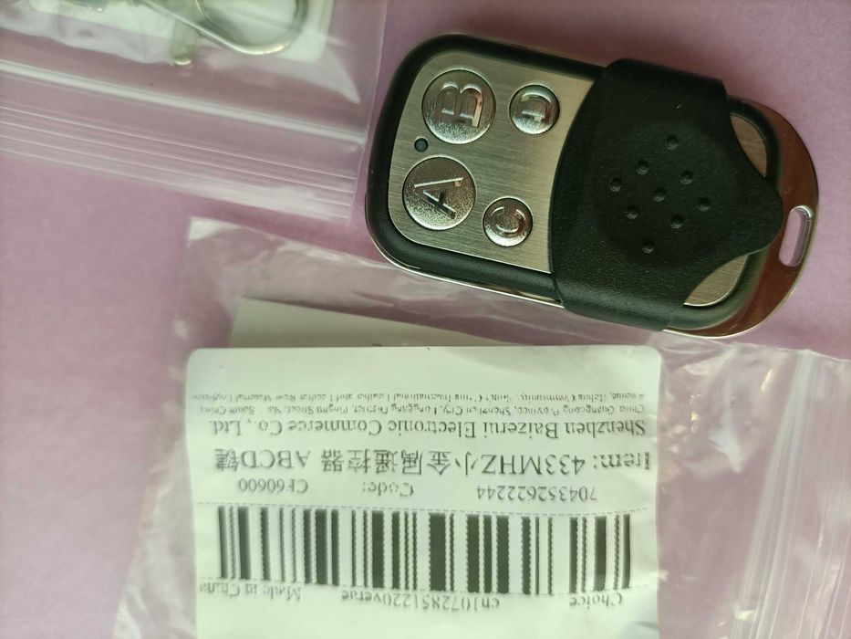 Vendo 2 comandos novos64284596704643120