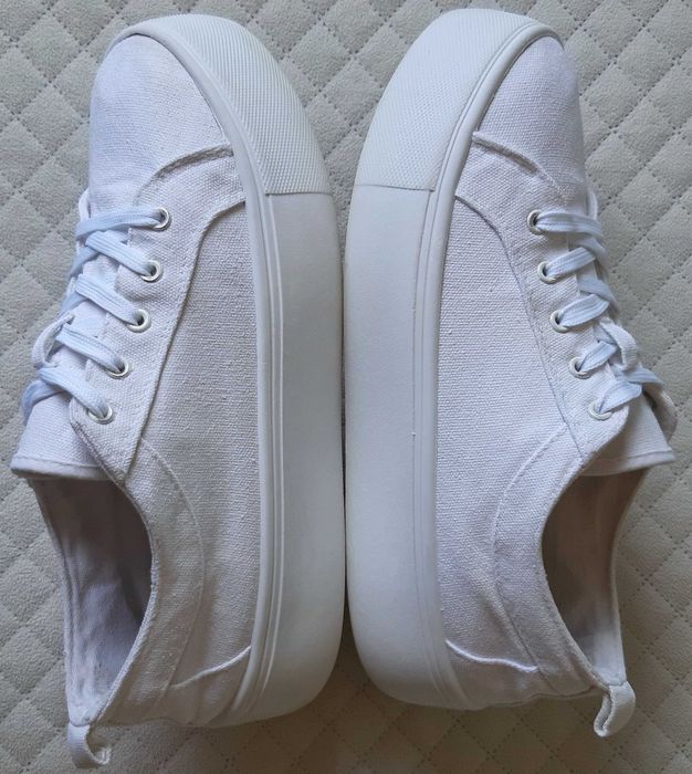 Białe sneakersy Asos