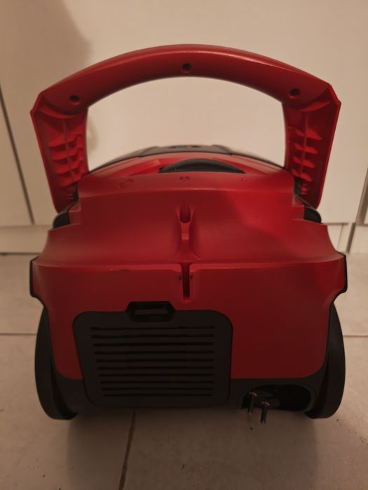 Aspirador Nilfisk Coupé 2000W – Excelente Estado e Totalmente Funcional