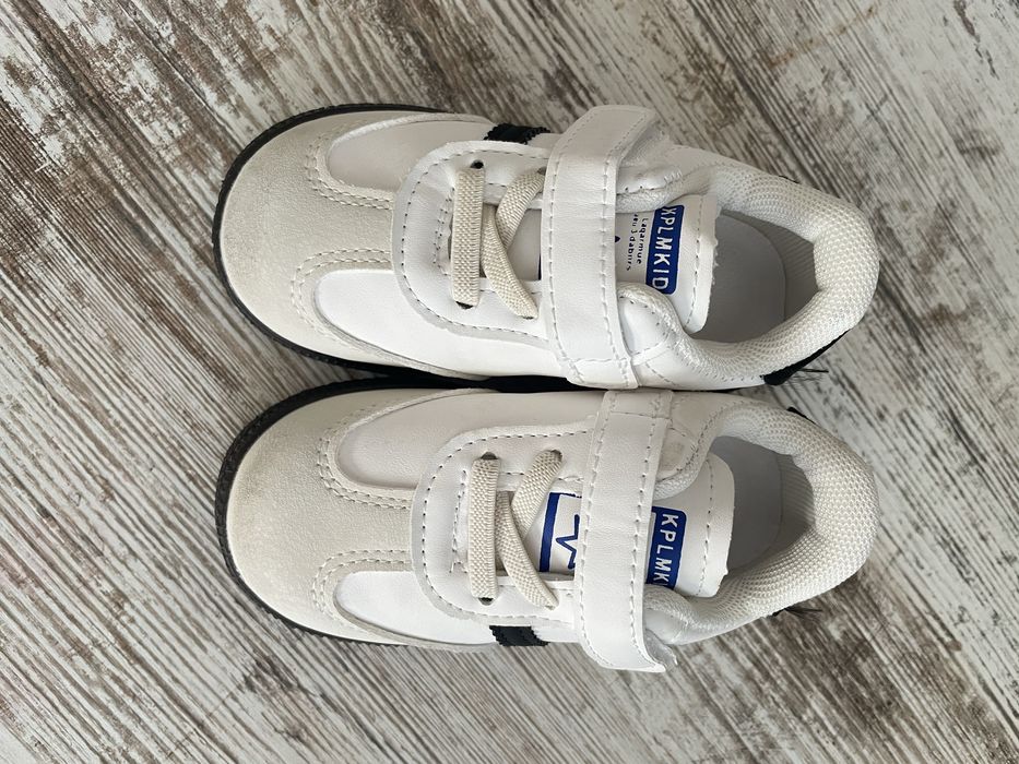 Кросівки підійдуть для дівчинки і хлопчика