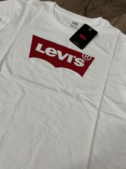 Жіноча футболка levis оригінал
