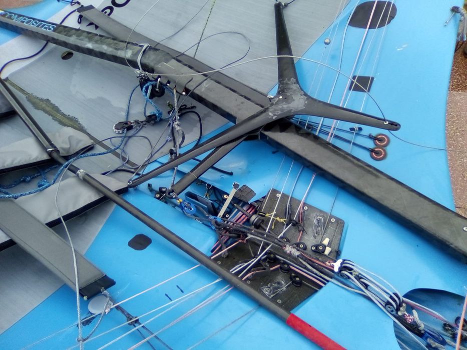 Vendo Moth com foils, em carbono, construído em 2018