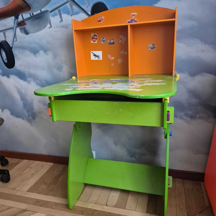 Стіл письмовий дитячий віддам безкоштовно