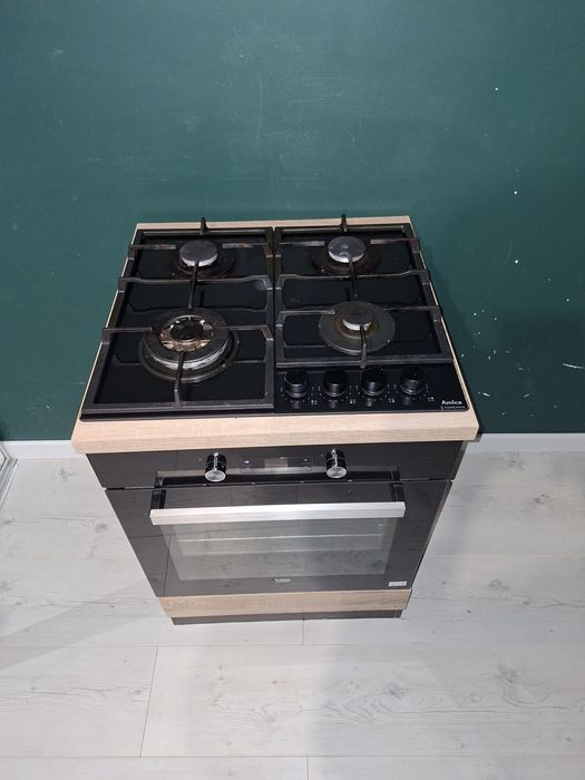 Piekarnik elektryczny z płytą gazową