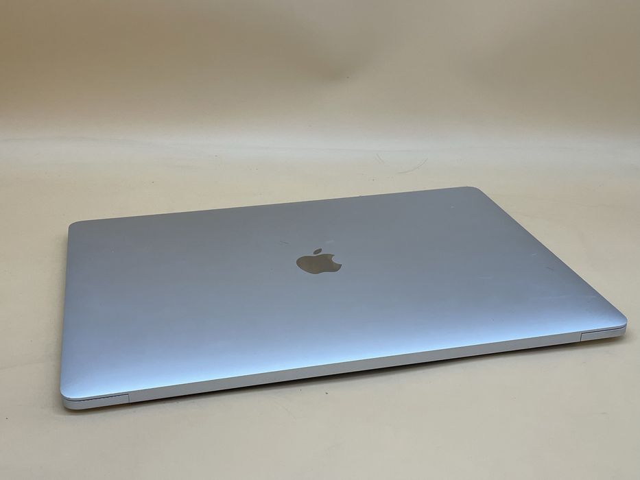 Macbook pro 2018 15.4 як не робочий