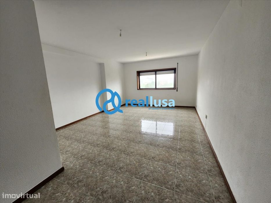 Apartamento T2 c/ garagem Vilar do Paraíso Vila Nova de Gaia — Mafamude E Vilar Do Paraíso, Porto