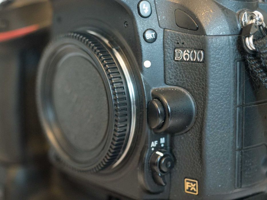 Nikon D600 +grip, Lampa błyskowa, Nikkor 1.8D