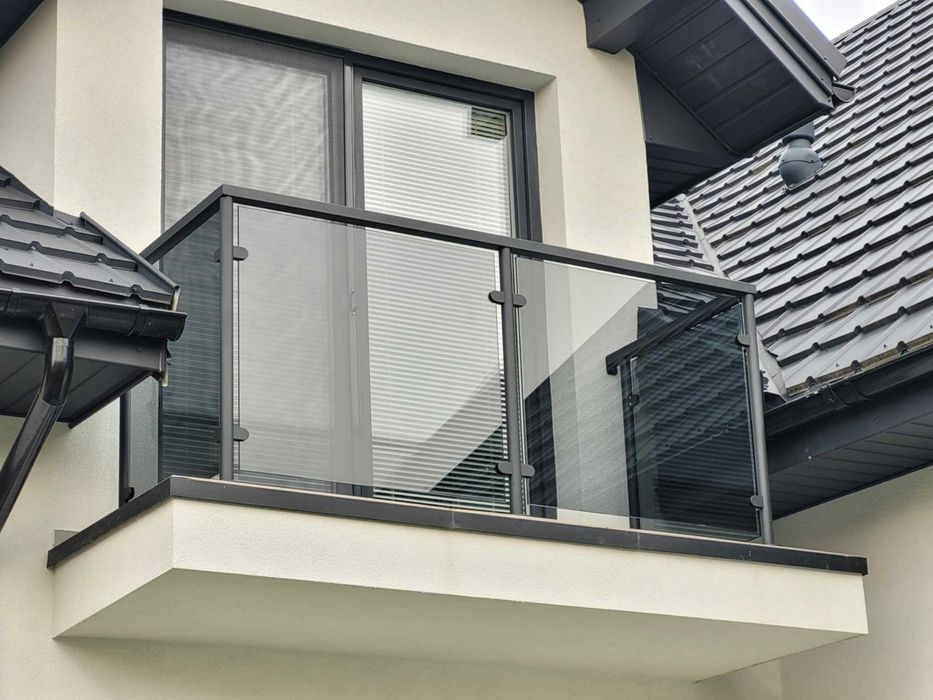 Balustrady nierdzewne ,malowane proszkowo