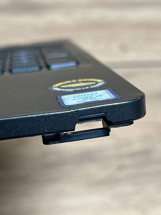 верхня частина корпуса Dell Latitude 5500 нижня кришка Dell Latitude 5590