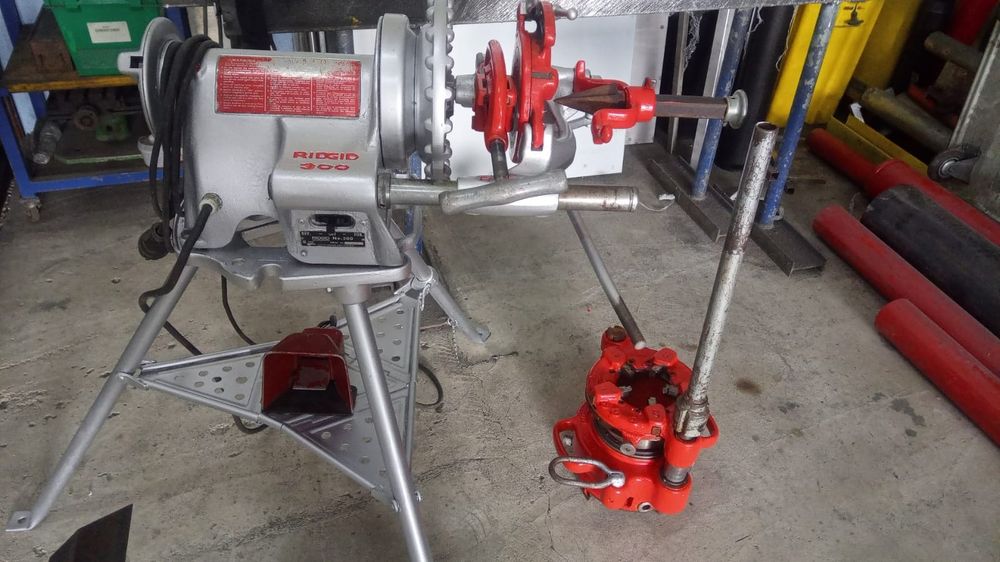 Máquina de abrir roscas Ridgid com cabeçote até 4"