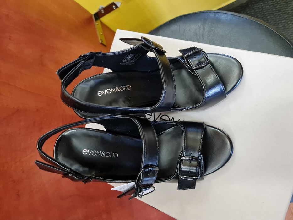 Nowe sandały damskie na obcasie roz 35. Even&Odd