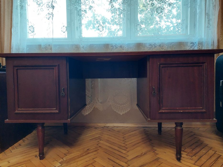 Мебель для спальни (кровать/стол/тумбочка)