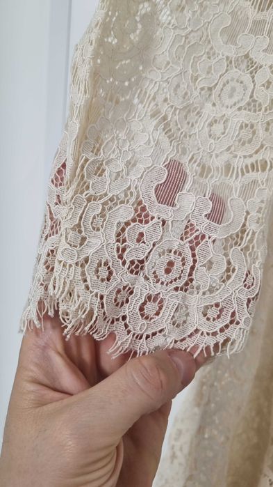 Кружевное платье, плотное